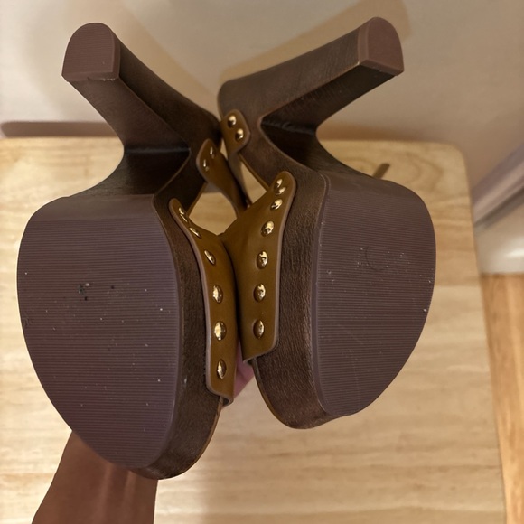 Heels - Picture 3 of 3